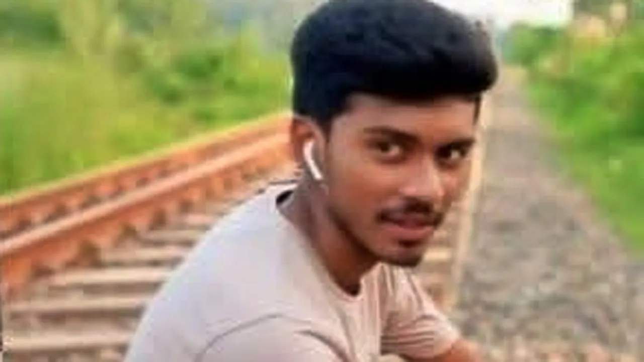 আত্রাইয়ে ট্রেনে কাটা পড়ে যুবকের মৃত্যু