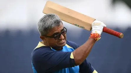 কানাডার কোচ হলেন ভারতের দেসাই