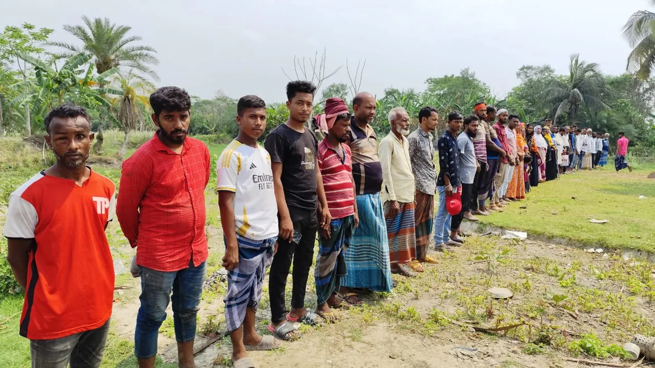 ২৫ বছর পরে আওয়ামী দখলবাজদের কবল থেকে ১১২ বিঘা জমি ফেরত পেলেন মালিকরা