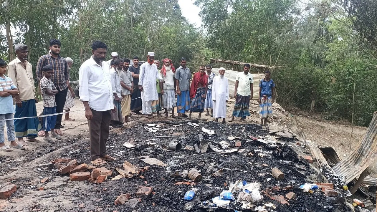 মোরেলগঞ্জে দুর্বৃত্তদের দেয়া আগুনে দুই দোকান পুড়ে ২৫ লাখ টাকার ক্ষতি