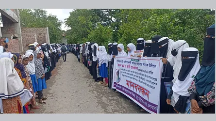 মাদরাসার শিক্ষককে লাঞ্ছিত-মারপিট, মোরেলগঞ্জে শিক্ষার্থীদের পরীক্ষা বর্জন ও বিক্ষোভ