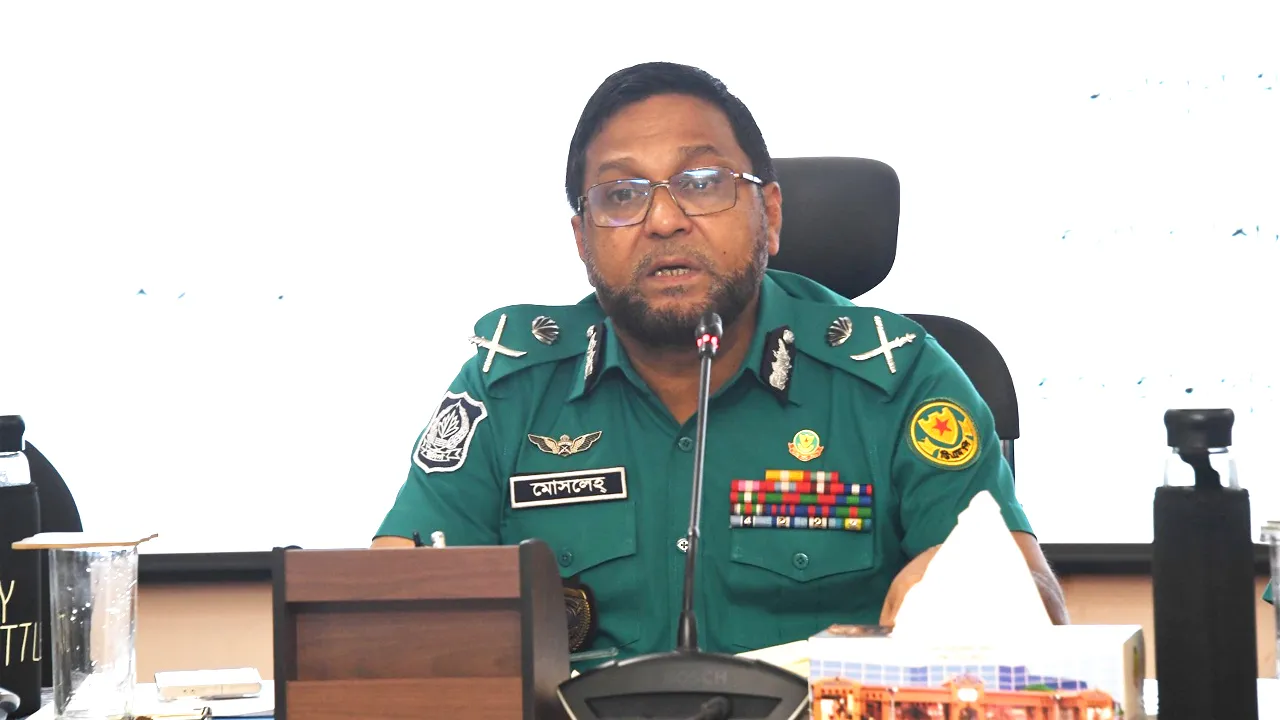 আইনশৃঙ্খলা রক্ষায় নিজ নিজ দায়িত্ব যথাযথভাবে পালনের নির্দেশ ডিএমপি কমিশনারের