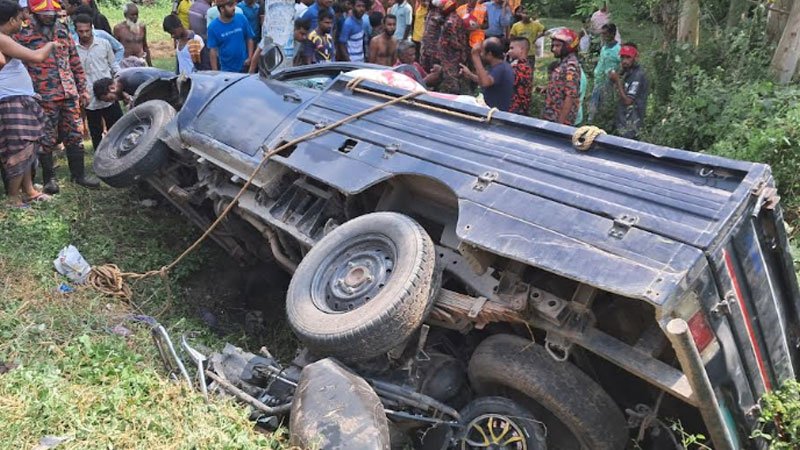 Mother-and-daughter-riding-a-scooty-killed-after-being-hit-by-a-pickup-truck-in-Adamdighi