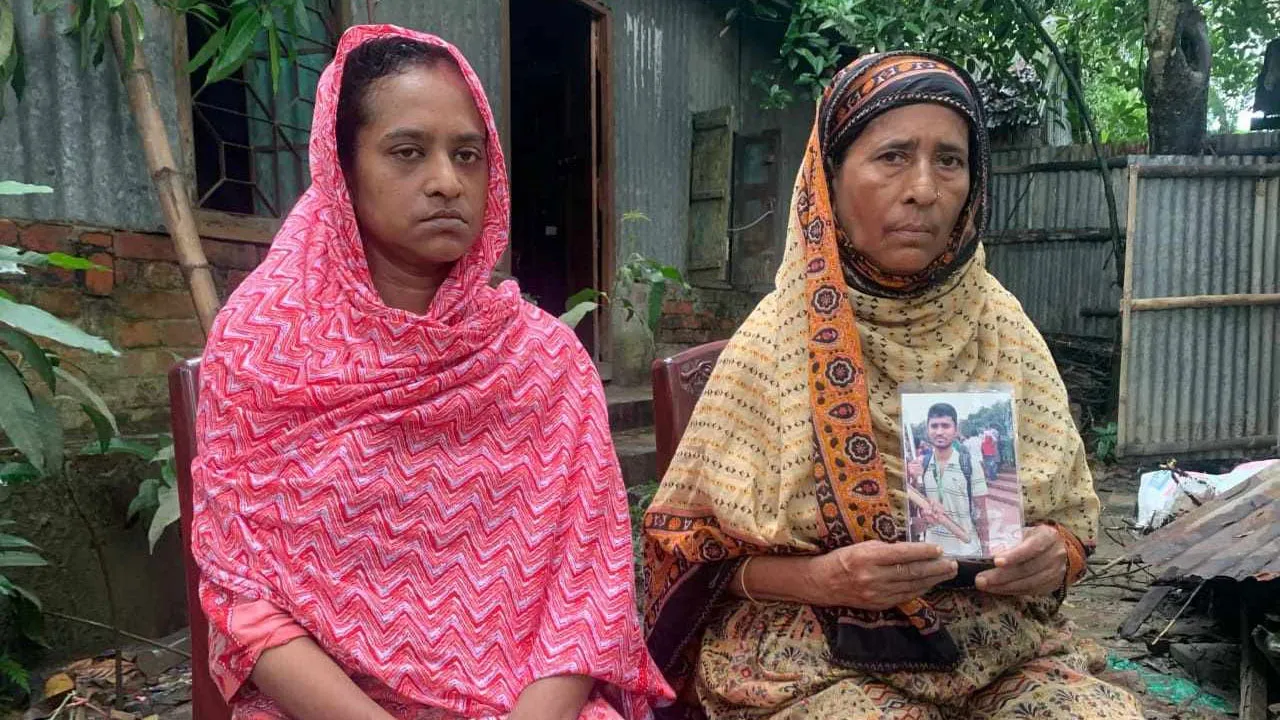 আমার ছেলে শহীদ হয়েছে দেশের জন্য, আমি কাঁদি না গর্ব করি
