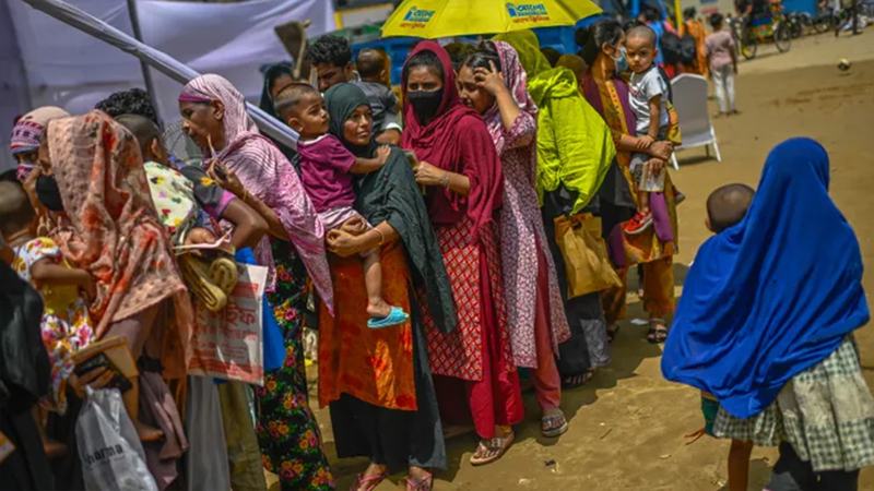 Mothers-with-their-children-wait-in-a-queue-to-receive-measles-vaccinations