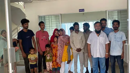 সীমান্ত থেকে আটক ১৫ জনকে থানায় দিলো বিজিবি