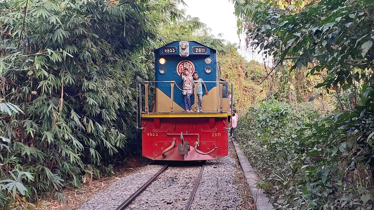 সাড়ে ৬ ঘণ্টা ধরে সিলেটের সাথে সারাদেশের রেল যোগাযোগ বন্ধ