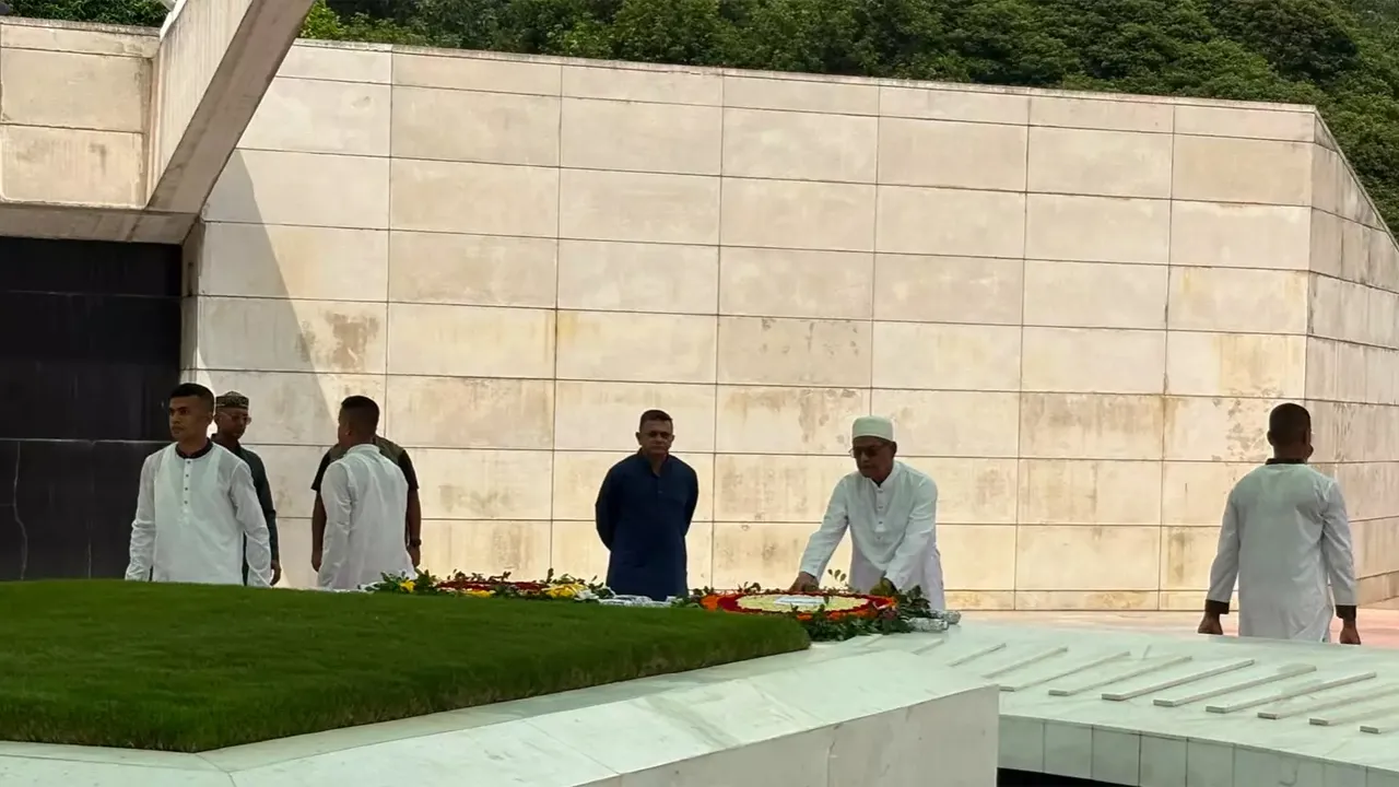 জিয়াউর রহমান ও খালেদা জিয়ার কবরে নবনির্বাচিত রাষ্ট্রপতির শ্রদ্ধা