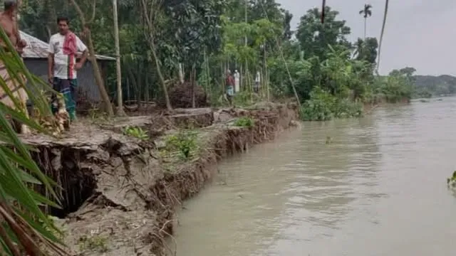 নদীভাঙনে বিলীন হয়ে যাচ্ছে মুলাদীর মানচিত্র