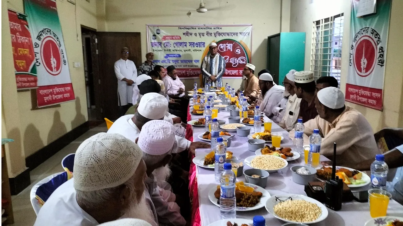 মুলাদীতে শহীদ ও মুক্তিযোদ্ধাদের স্মরণে ইফতার