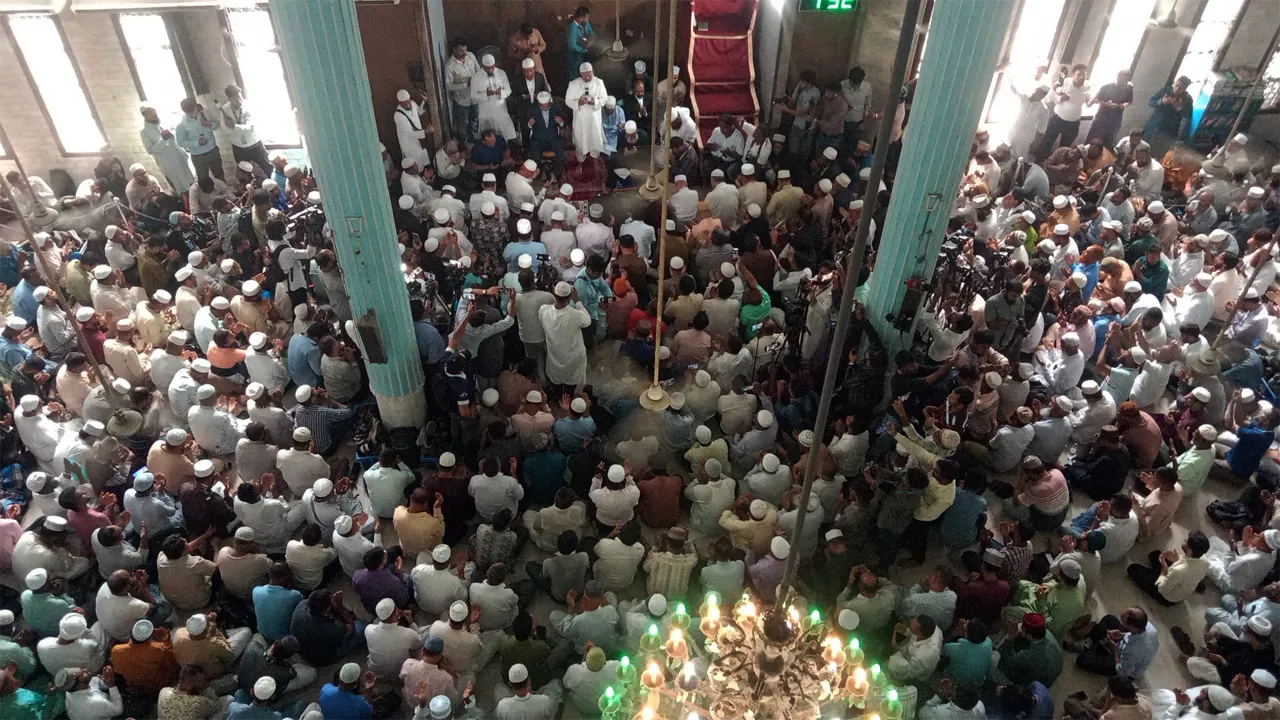 এটিএম আজহারের রায়ের পর জামায়াত কর্মীদের শোকরানা নামাজ আদায়