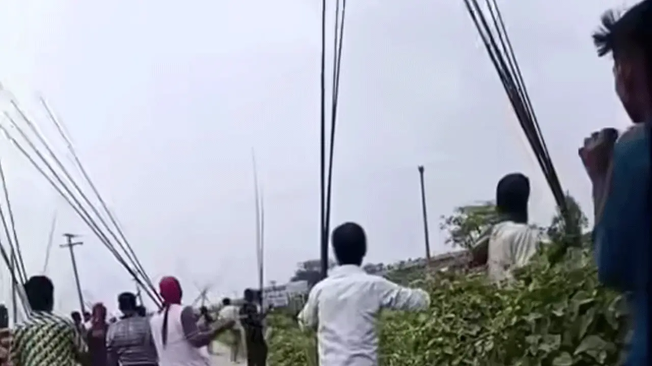 বালুচর পশুর হাটে রক্তক্ষয়ী সংঘর্ষ, টেঁটাবিদ্ধসহ আহত অন্তত ১ ডজন