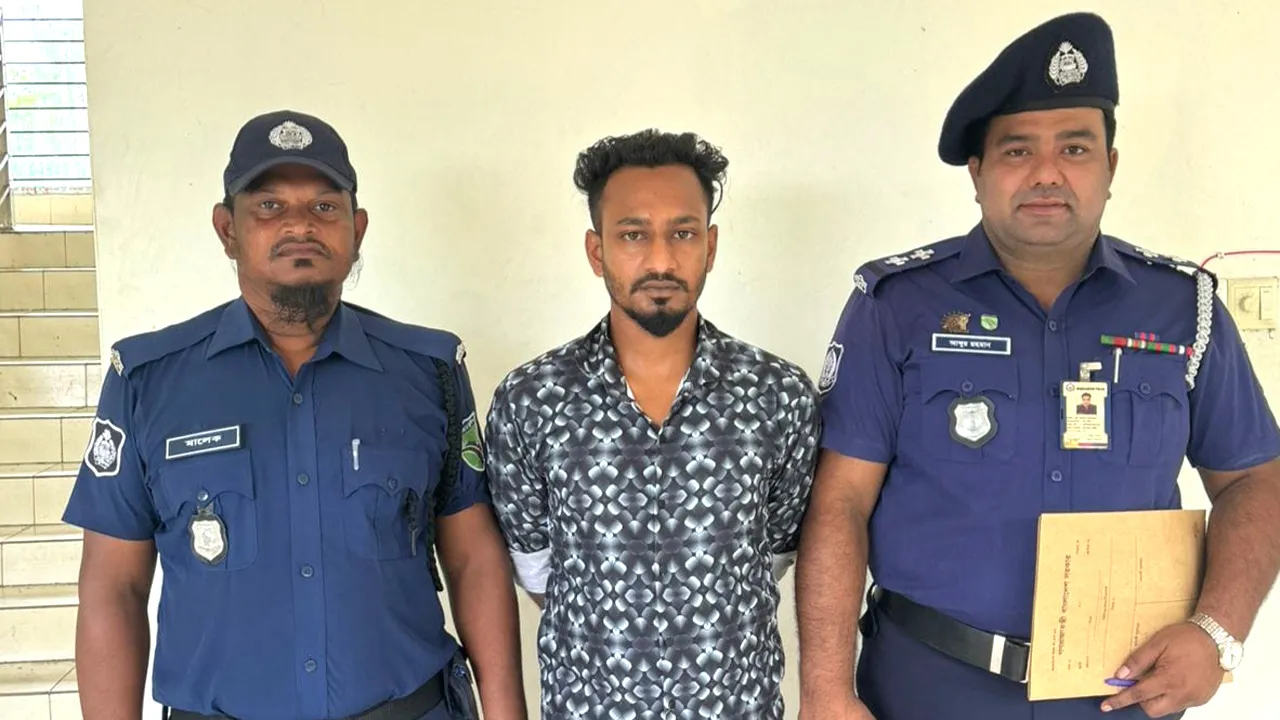 ঢাকা-মাওয়া এক্সপ্রেসওয়েতে বাস-ট্রাকের সংঘর্ষে বাসচালক গ্রেফতার