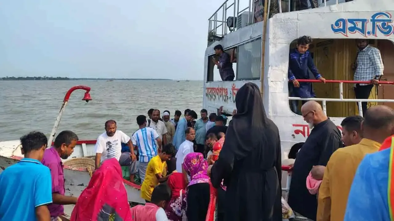 মেঘনায় বিকল লঞ্চ থেকে ৮০ যাত্রী উদ্ধার