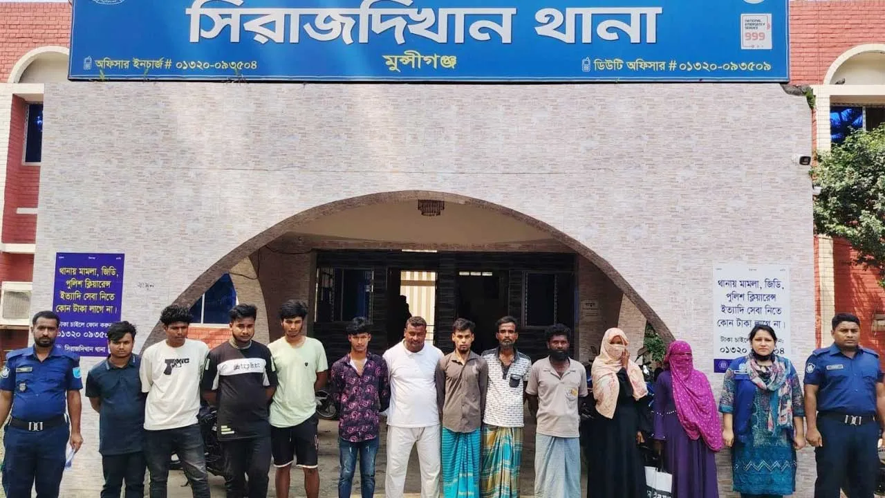 সিরাজদিখানে পুলিশের অভিযানে গ্রেফতার ১১