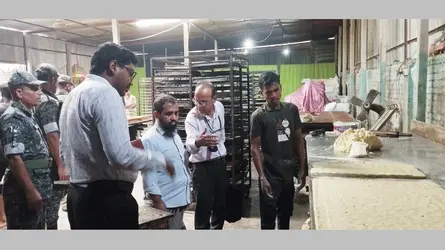 মুন্সীগঞ্জে অস্বাস্থ্যকর পরিবেশে খাদ্য প্রস্তুত, বেকারিকে জরিমানা