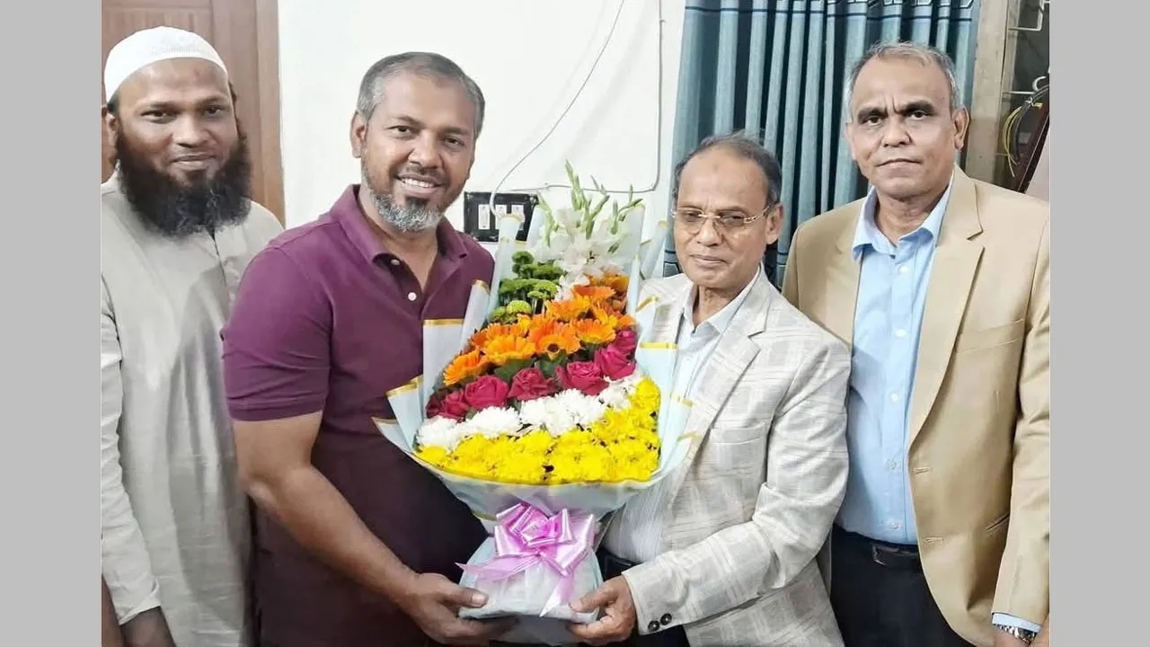 ভোটের লড়াই শেষে নবনির্বাচিত এমপি ও প্রতিদ্বন্দ্বী প্রার্থীর সৌজন্য সাক্ষাৎ