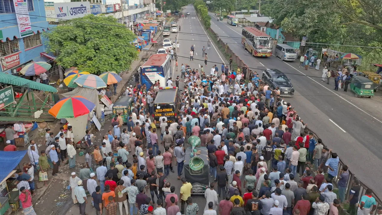 মুন্সীগঞ্জে ঢাকা-চট্টগ্রাম মহাসড়ক অবরোধ করে বিএনপির পদবঞ্চিতদের বিক্ষোভ