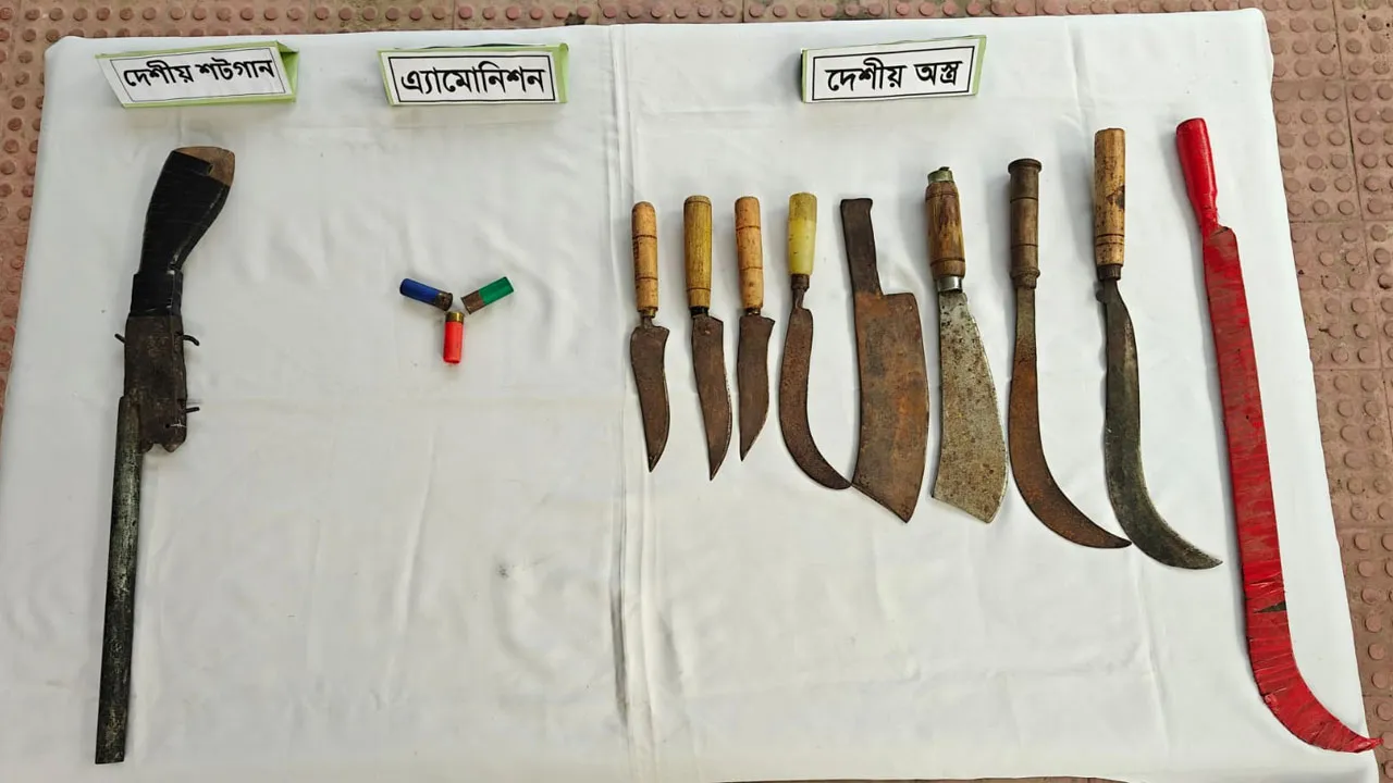 গজারিয়ায় যৌথ অভিযানে দেশীয় অস্ত্র ও গুলি উদ্ধার