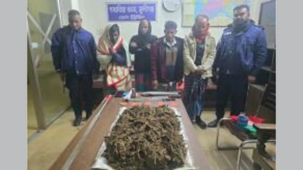 মুন্সীগঞ্জে সেনাবাহিনীর বিশেষ অভিযানে মাদক ও অস্ত্রসহ ৪ কারবারি আটক
