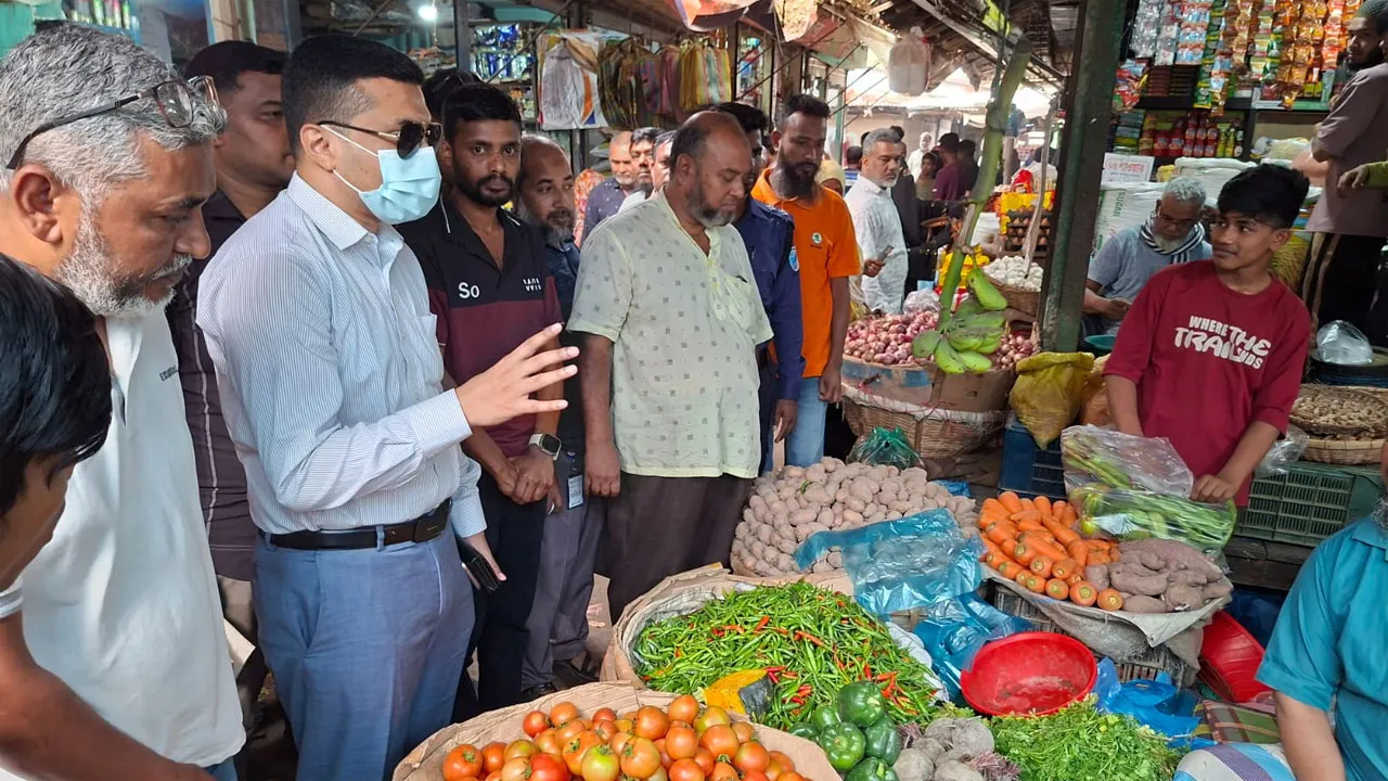 সিরাজদিখানে দ্রব্যমূল্য নিয়ন্ত্রণে মোবাইল কোর্টে ৪ ব্যবসায়ীকে অর্থদণ্ড