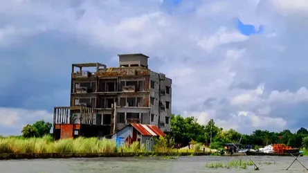 মুন্সীগঞ্জে পুলিশ ক্যাম্পে সন্ত্রাসী হামলা, ব্যাপক গোলাগুলি