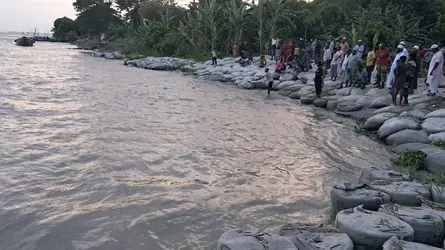 লৌহজংয়ে পদ্মায় আকস্মিক ভাঙন
