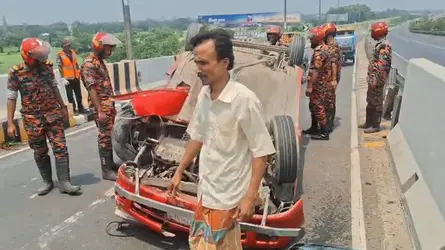 শ্রীনগরে এক্সপ্রেসওয়েতে পিকআপ উল্টে আহত ৫