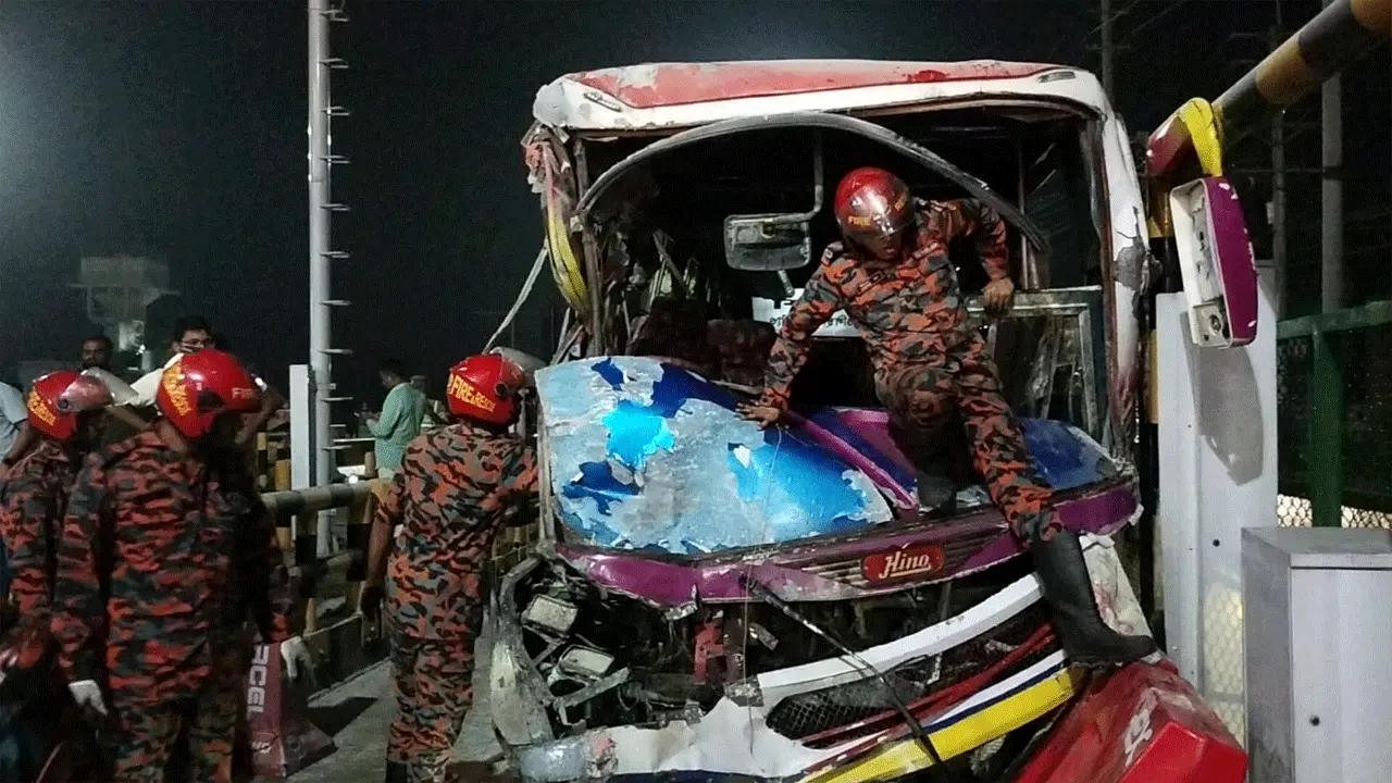 ধলেশ্বরী টোল প্লাজায় সড়ক দুর্ঘটনা, নিহত ১