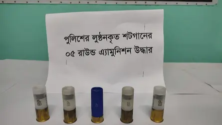 শ্রীনগরে  লুণ্ঠিত ৫ রাউন্ড শটগানের গুলি উদ্ধার