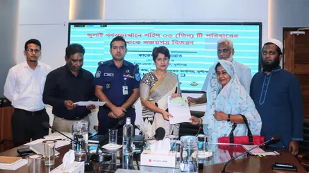 মুন্সীগঞ্জের ৩ শহীদ পরিবার পেল ১০ লাখ টাকার সঞ্চয়পত্র