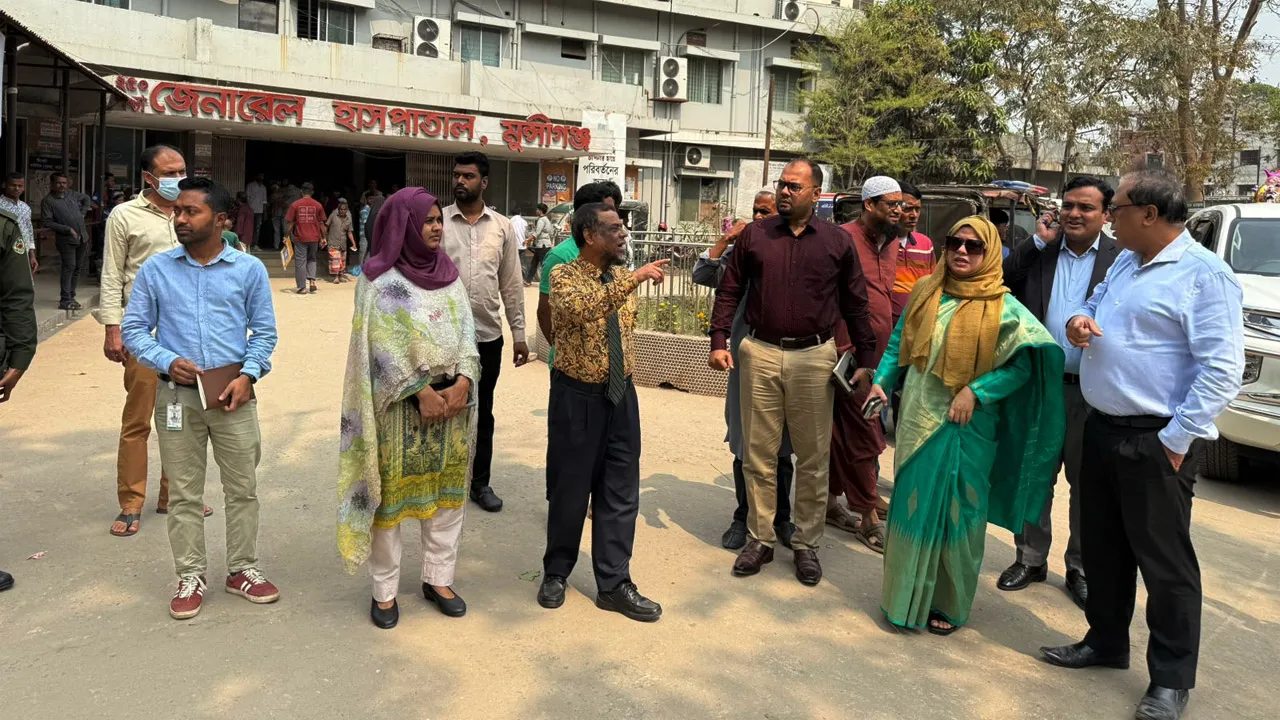 মুন্সীগঞ্জ সদর হাসপাতাল পরিদর্শনে জেলা প্রশাসক