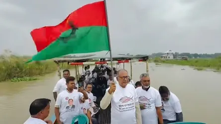 মা ইলিশ রক্ষায় পদ্মায় ড. আসাদুজ্জামান রিপনের ব্যতিক্রমী নৌ র‍্যালি