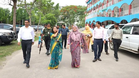 লৌহজংয়ে ইউএনও ও এসিল্যান্ড কার্যালয় পরিদর্শন করলেন জেলা প্রশাসক