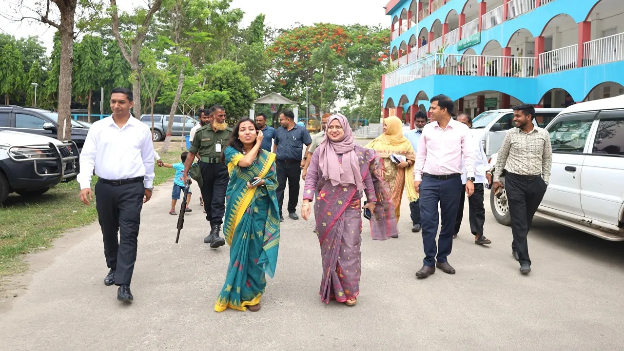 লৌহজংয়ে ইউএনও ও এসিল্যান্ড কার্যালয় পরিদর্শন করলেন জেলা প্রশাসক