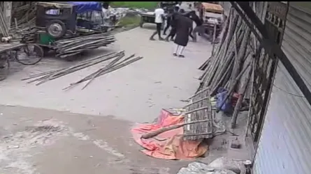 শ্রীনগরে মাদক নিয়ে মারামারিতে ছুরিকাহত যুবক, আইসিইউতে ভর্তি