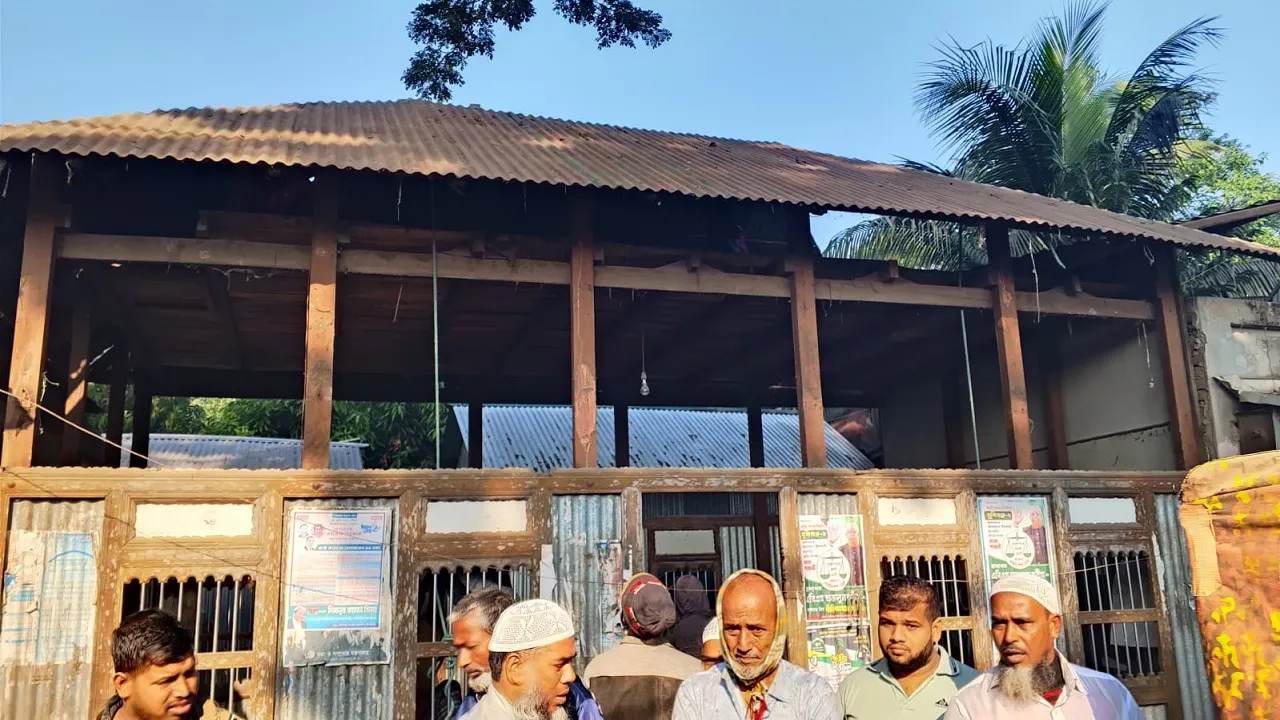 টঙ্গীবাড়ীতে আওয়ামী লীগ কার্যালয় ভাঙচুর