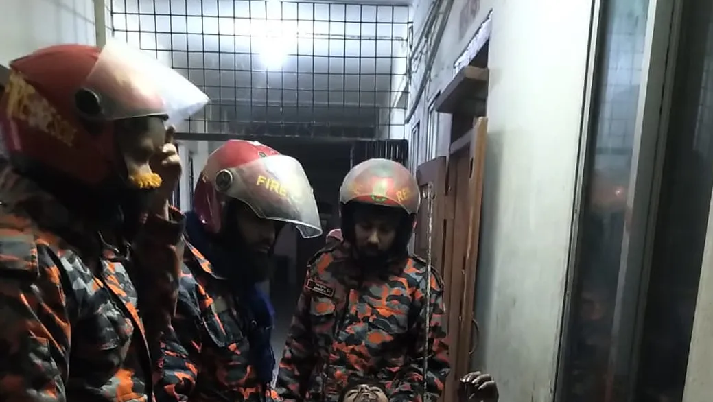 মাওয়ামুখী এক্সপ্রেসওয়েতে বাস–ট্রাক সংঘর্ষ, আহত ৬