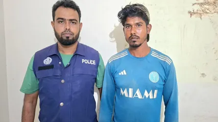 মুরাদনগরে তিতাস নদী থেকে অবৈধ ড্রেজারে বালু উত্তোলন, গ্রেফতার ১