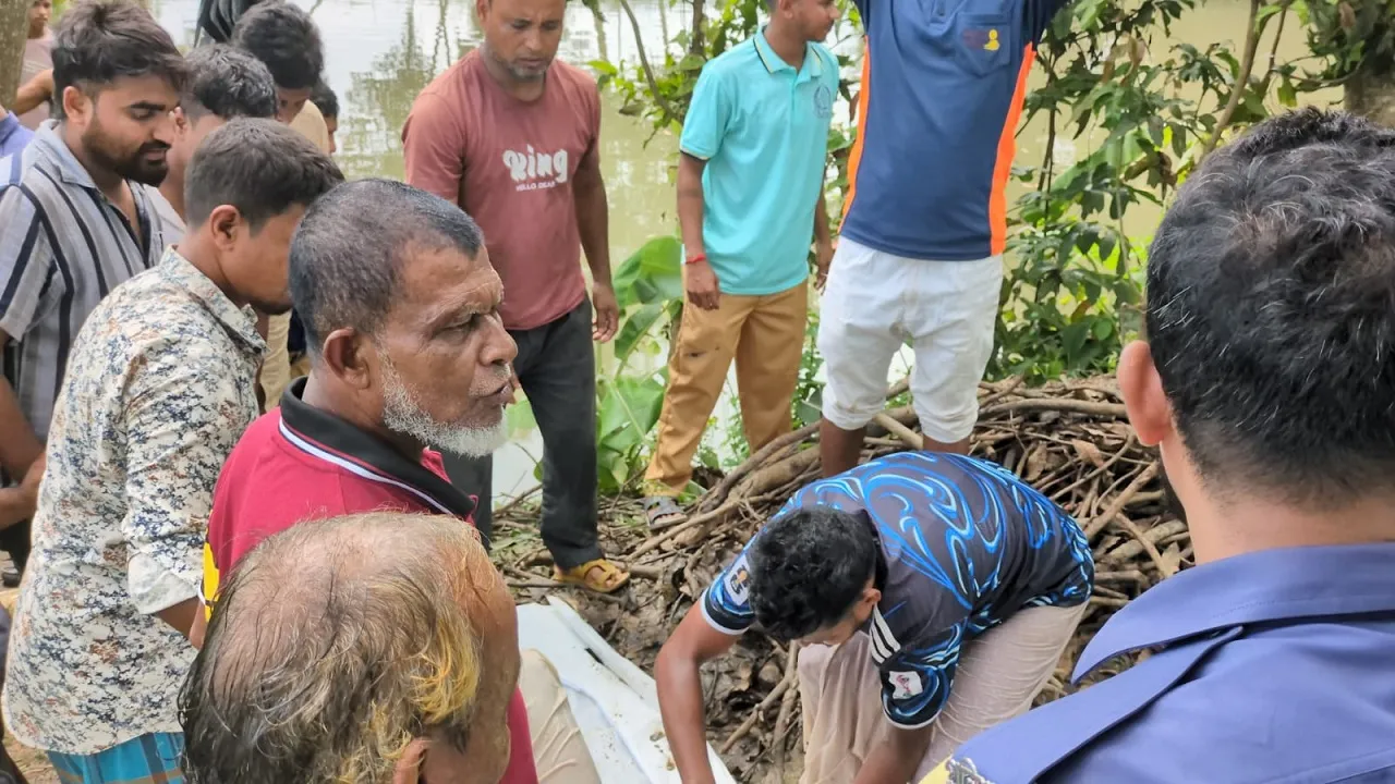 মুরাদনগরে কৃষককে গলা কেটে হত্যা