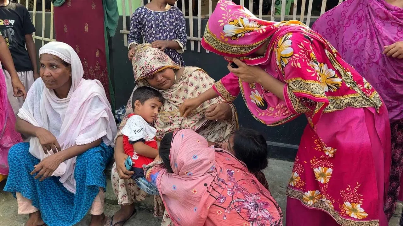 হিলিতে চোর সন্দেহে যুবককে পিটিয়ে হত্যা