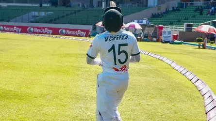 ইতিহাসের দ্বারপ্রান্তে দাঁড়িয়ে মুশফিক, বড় সংগ্রহের পথে বাংলাদেশ