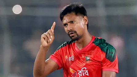 টি-টোয়েন্টিতে স্লগ ওভারের রাজা মোস্তাফিজ