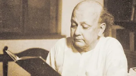 লেখা এবং দেখায় : ভিতর-বাহিরের মুজতবা আলী