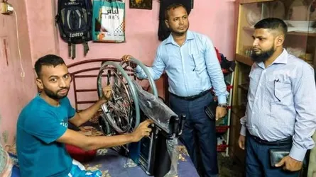 দুর্ঘটনায় ২ পা হারানো সাগরের পাশে ময়মন‌সিংহ জেলা প্রশাসন