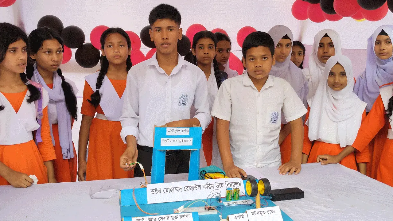 ঘুমন্ত চালককে জাগাবে ‘স্মার্ট চশমা’