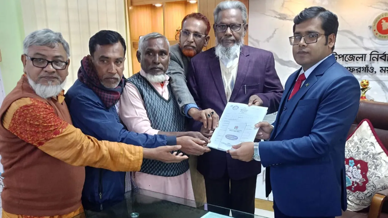 ময়মনসিংহ-১০ আসনে বিএনপি নেতার মনোনয়নপত্র সংগ্রহ