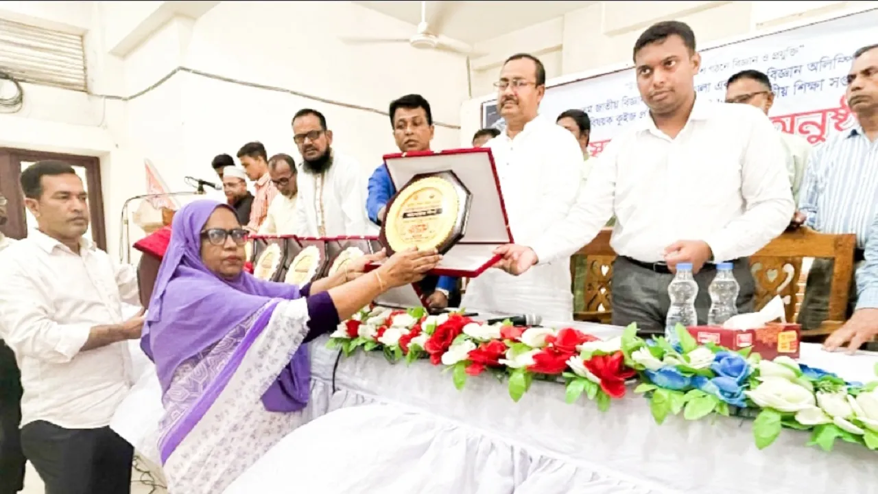 ভালুকায় ১১ বারের মতো শ্রেষ্ঠ প্রধান শিক্ষক সম্মাননা পেলেন আনোয়ারা নীনা