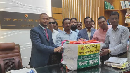 ময়মনসিংহে শীতার্ত মানুষের জন্য আশার কম্বল হস্তান্তর