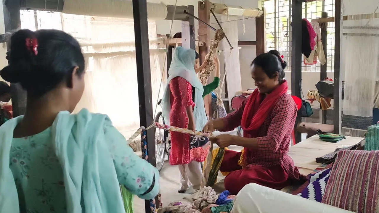 ময়মনসিংহের প্রতিবন্ধী নারীদের কারুপণ্য এখন ইউরোপ-আমেরিকায়